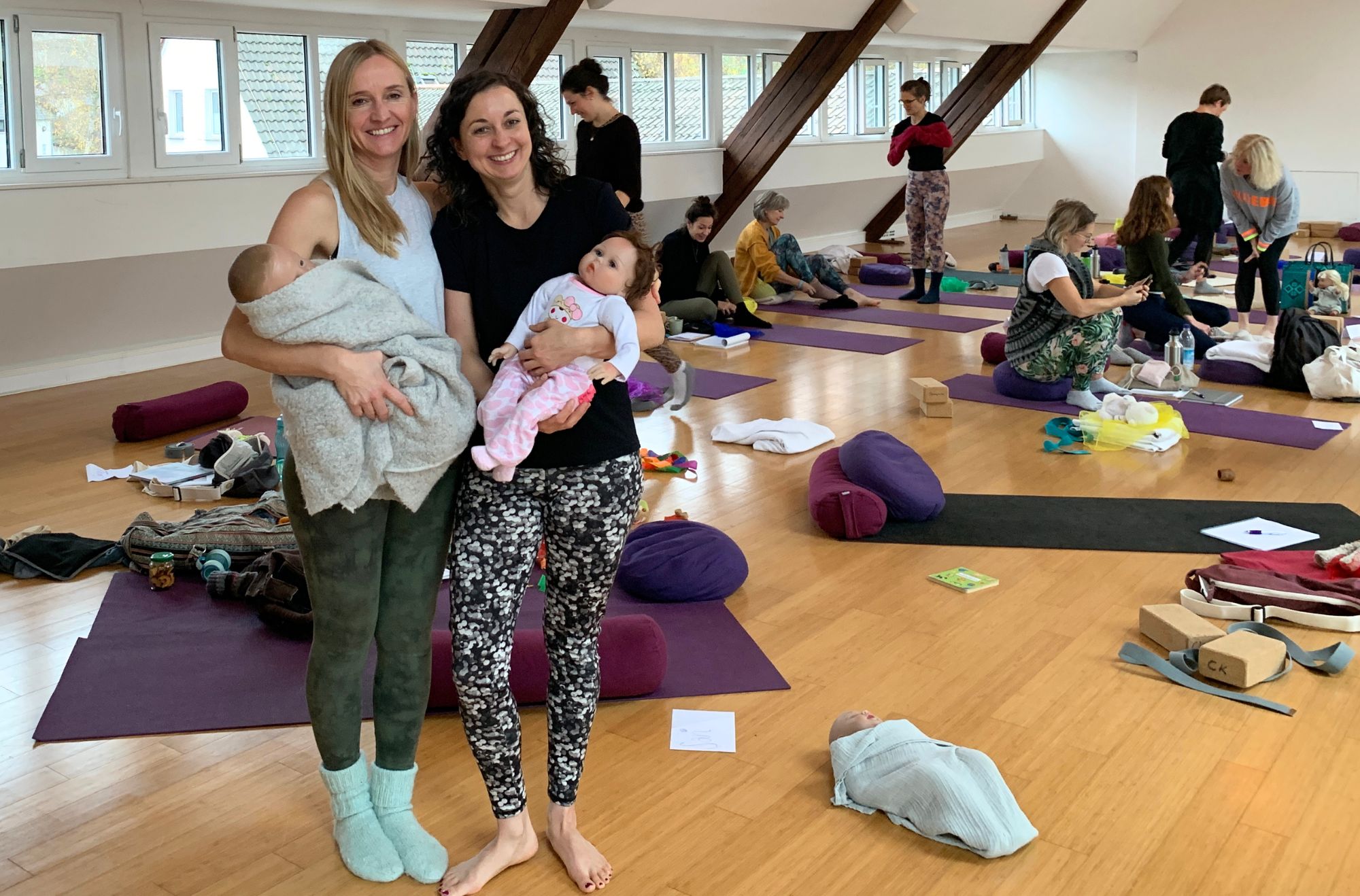 Stefanie Weyrauch und Silke Then geben eine Yoga Weiterbildung